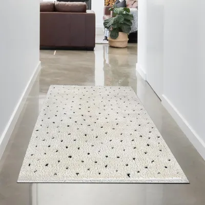 Obrázek produktu pro Moderní koberec s vysokým vlasem, měkký a stylový s černým tečkovaným vzorem | Béžová Velikost - 80 x 150 cm