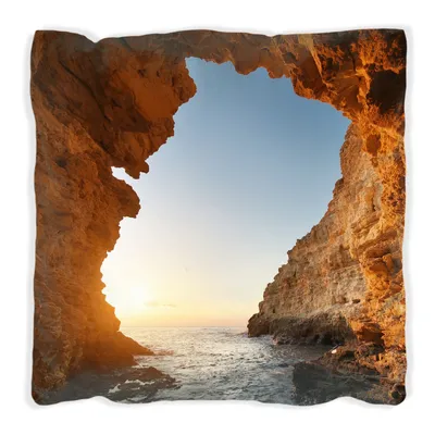 Produktbild von Wallario Premium Kissen, weiche Oberfläche, mit Motiv Höhlen am Meer, Größe: 40 x 40 cm, mit weißer Rückseite