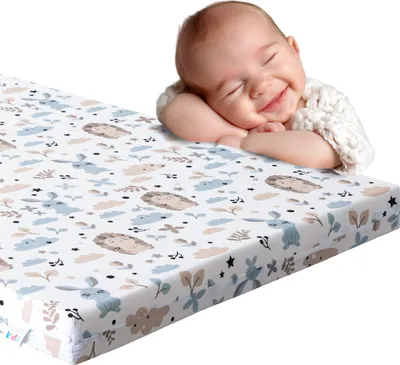 Produktbild von HOBBYKIDS Hypoallergene mittelfeste Matratze für Kinderbett und Reisebett 140x70 cm H2/H3 Schaumstoffmatratze abnehmbarer Bezug, für Kinder und Babys mit Tier und Igel motiv
