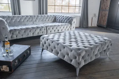 Produktbild von KAWOLA Hocker NARLA Chesterfield Velvet silber 110x110cm