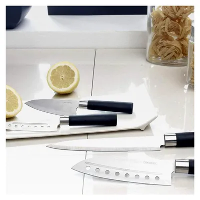 Produktbild von Professionelles Santoku-Messerset mit 4 Messern und 2 mm breiter Klinge. Schwarz