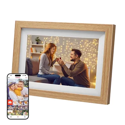 Produktbild von 10,1" IPS-Digitalbilderrahmen mit Wi-Fi, 32 GB Speicher, Touchscreen, Fotos/Videos per Frameo-App teilen, Eichenholz-Design