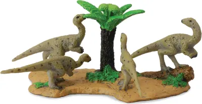 Image de Figurines de dinosaures + arbre