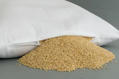 Produktbild von Bio-Hirsekissen 40x60cm, Köper-Baumwolle weiß, mit Bio-Hirseschalen, direkt befüllt