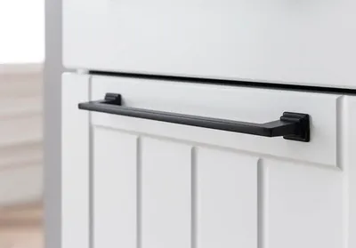 Produktbild von MÖBELPARTNER Badschrank Jelda 154232 eiche landhaus, weiß 59,8 x 32,6 x 116,9 cm