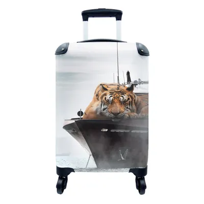 Produktbild von MuchoWow® Koffer Handgepäck Trolley Rollkoffer Kleine Reisekoffer mit 4 Rollen - Tiger - Boot - Meer - Cabin Size < 55x40x23 cm & 55x40x20 cm - Fotokoffer - Kabinenkoffer - Boardgepäck - Reise-Box - Reisekoffer - Reisegepäck - Koffer mit Bild - Trolley für Kinder