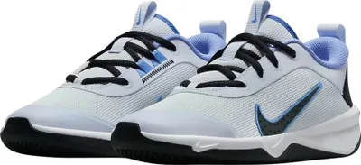 Produktbild von Nike Omni Multi-Court Indoorschuhe Kinder