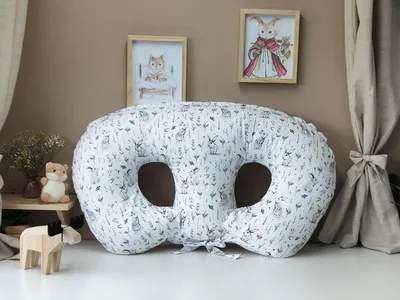 Zdjęcie produktu dla Duża poduszka do karmienia bliźniąt – idealny prezent dla bliźniaków, kolekcja Sweet Bunny