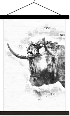 Produktbild von MuchoWow® Textilposter Schottisches Hochlandrind auf einem Zeitungshintergrund - schwarz und weiß 120x180 cm mit schwarzem Rahmen - Fotos