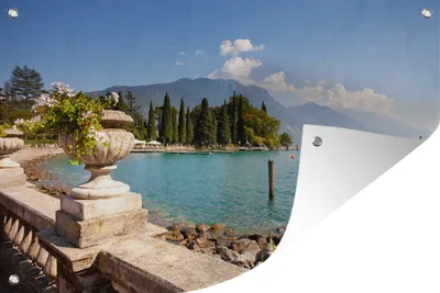 Produktbild von MuchoWow® 120x80 cm Outdoor-Poster Gartendeko Sichtschutz Garten Poster für den Garten  Gardasee - Küste - Wasser