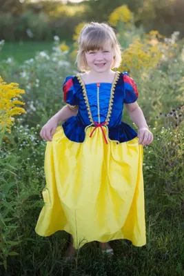 Immagine prodotto di Lussuoso abito in maschera ispirato a Biancaneve per bambini di 5-6 anni