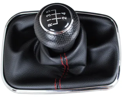Image de VW Golf IV 97-03 Pommeau de levier de vitesses + soufflet avec filetage rouge et cadre chromé, 5 vitesses, alésage 23 mm