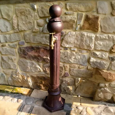 Produktbild von Wasserzapfsäule Nostalgie, Gartenbrunnen | Aluminium, braun | H.85 × B.20 cm