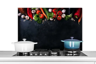 Produktbild von KitchenYeah®  Spritzschutz Küche - Küchenrückwand - Wandschutz für Herd und Spüle - Gemüse - Kräuter - Gewürze - Schwarz - Rustikal - Küche 90x60 - Alu-Dibond (Alternative zum Spritzschutz aus Glas) -