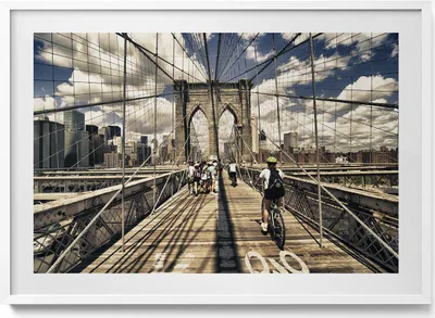 Produktbild von Blick auf die Brooklyn Bridge in New York– Wandbild mit Rahmen – Gerahmtes Bild  – Wanddekoration – 100x70 cm –  Weiß Rahmen