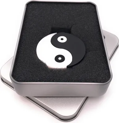 Produktbild von Onwomania Ying Yang Zeichen Einklang USB Stick in Alu Geschenkbox 32 GB USB 3.0