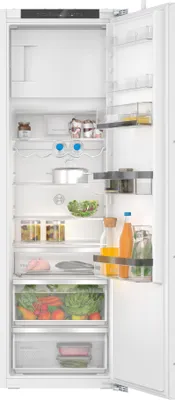 Produktbild von Bosch Einbau Kühlschrank KIL82ADD0 weiß, 177.2x55.8x54.8 cm, mit Gefrierfach, Nischenmaße 177.5x56 cm, VitaFresh XXL Schublade mit Feuchtigkeitsregulierung, Intelligente Inverter-Technologie, Glasablagen, 6 Abstellflächen