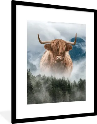 Produktbild von MuchoWow® Gerahmtes Poster Schottischer Highlander - Nebel - Wald 60x80 cm - Poster mit Schwarzem Bilderrahmen Wandposter Rahmen Foto Bilder - Wohnzimmer - Dekorationen - Prämie