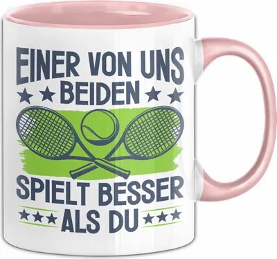 Produktbild von Tennis Tasse Geschenk Spruch Für Volleyball-Spieler Einer Von Uns Beiden Spielt Besser Als Du Becher (Rosa)