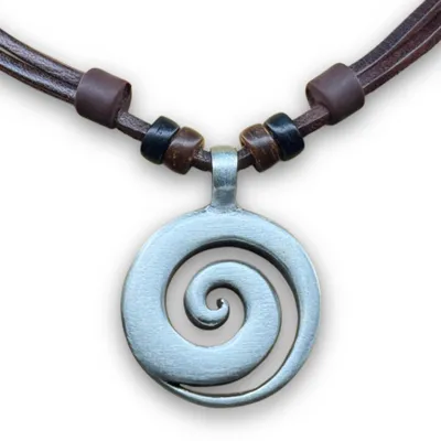 Produktbild von HANA LIMA | Surferkette Maori Koru Spirale Leder Halskette Herren Damen Halskette