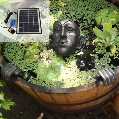 Produktbild von Wasserspeier Gargoyle "Wassergeist" – Komplett-Set mit Akku-Solarpumpe für Miniteiche & Fässer