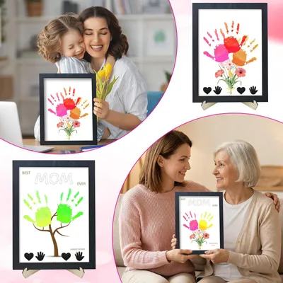 Produktbild von Bastelset Vatertag Muttertag mit Holzrahmen 35x25 cm schwarz Herzanhänger Handabdruck Plättchen Stifte und 10 Motivkarten DIY Geschenk Deko für Kinder ab 4