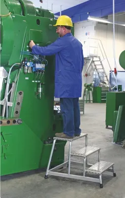 Produktbild von Günzburger Arbeitspodest 3 Stufen Podest-H.600mm Aluminium -Riffelblech - 50009