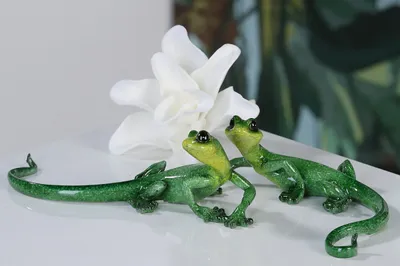 Produktbild von Gilde Figur, Gecko, "Charly", Kunstharz, grün, L. 8.5 cm, B. 25 cm, H. 8 cm 79528 4001250795285 2 Stück (2-fach sortiert)
