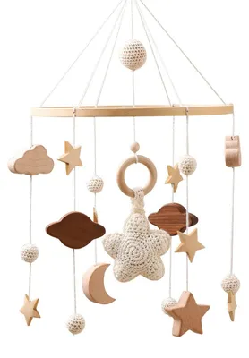 Image de Mobile pour bébé avec des nuages, une lune et des étoiles, fabriqué à la main, en bois, en crochet, avec des décorations suspendues