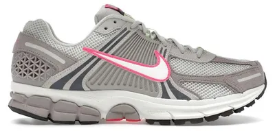 Image de Nike Zoom Vomero 5, coloris College Grey Light Bone Medium Ash Sail (pour femmes) - Taille EU 37,5
