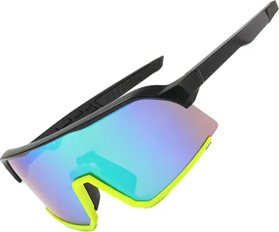 Produktbild von INF Stylische Sonnenbrille mit schwarzem Rahmen und grünen Gläsern - UV400-Schutz