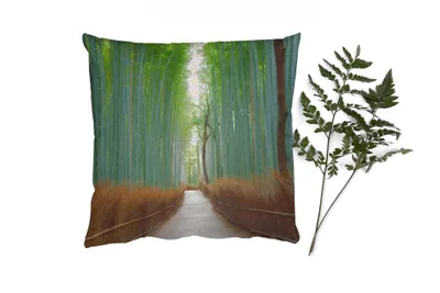 Produktbild von MuchoWow® Zierkissen Sofakissen Wohnzimmer Dekokissen 45x45 cm Bambus - Weg - Wald - Schlafpolster - Polster für das Sofa