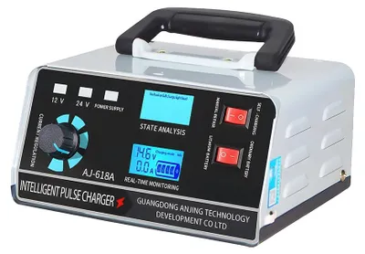 Zdjęcie produktu dla Ładowarka do akumulatorów, kompatybilna z napięciem 12V/24V, zabezpieczenie przed odwrotną polaryzacją, kolor srebrny