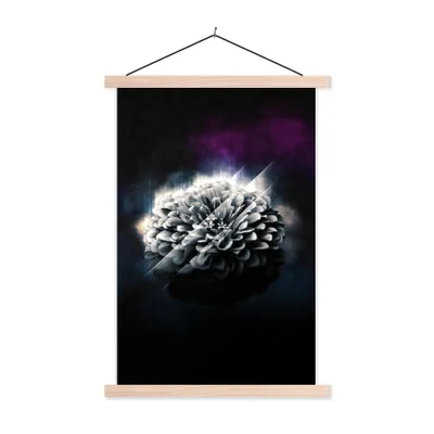 Produktbild von MuchoWow® Textilposter Blume - Licht - Schwarz 40x60 cm mit holzfarbenen Rahmen - Poster