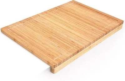 Produktbild von Famanu Schneidebrett mit Saftkante - Massives Holz, 56 x 38 cm