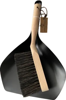 Produktbild von NATURE ausgezeichnete Kehrblech Garnitur 2 tlg. schwarzes Metall / Buchenholzgriff mit Pferdeborsten