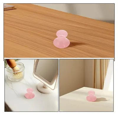 Produktbild von Gua Sha Werkzeug für das Gesicht aus rosa Pulverkristall in Pilzform