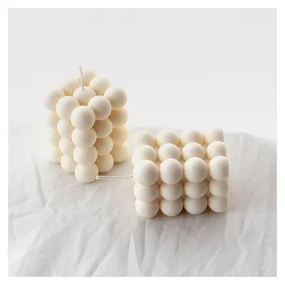 Produktbild von Bubble Candle | handgefertigte ästhetische Kerzen | Wohnzimmerdekoration | Kugelkerzen im modernen Würfeldesign | parfümfrei | vegane Kugeln | 6,5x6,5x9cm (weiß)