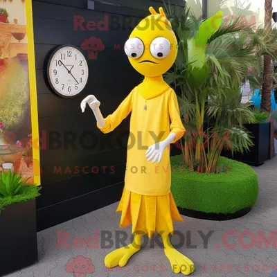 Productafbeelding van Mascot REDBROKOLY karakter van een gele steltloper gekleed met een culotte en armbandhorloges