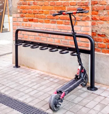 Produktbild von REKORD Frida E-Scooter Ständer aus verzinktem Stahl für 7 E-Scooter & Klassische Tretroller 170x77x30 cm Wetterfest & Pulverbeschichtet Schwarz Matt