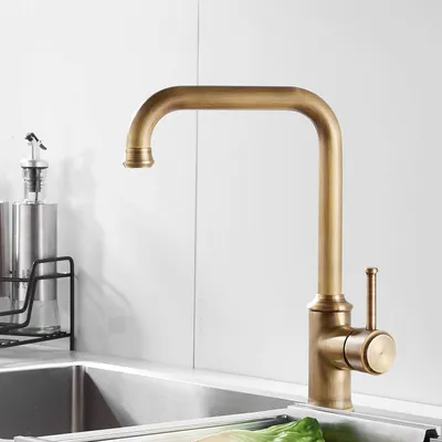 Produktbild von Küchenarmatur mit 360° drehbarem hohen Auslauf - Antikes Messing - Langlebiges und stilvolles Design