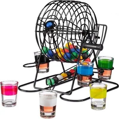 Produktbild von Trinkspiel Bingo mit einfachem Gameplay, 48 gewichteten Kugeln und farbcodierten Schnapsgläsern für Partys