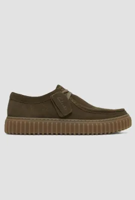 Produktbild von CLARKS Schnürschuh Torhill mit gerippter Laufsohle 3227 Olive Suede 43