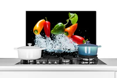 Obrázek produktu pro KitchenYeah® Splashback - Kuchyňský splashback - Ochrana stěny sporáku a dřezu - Paprika - Černá - Zelenina - Voda - List 70x50 - Alu-Dibond (alternativa ke skleněnému splashbacku) - Tepelně odolný