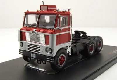 Produktbild von ixo models TR170 White 7400 Zugmaschine 1960 rot 1:43