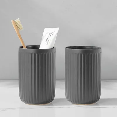 Immagine prodotto di Set di 2 portaspazzolini in Vetroceramica, grigi a righe, per l'organizzazione del bagno