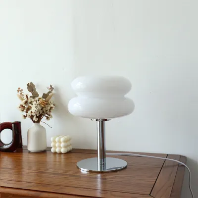 Image de Lampe de bureau de type "œuf" pour les filles - Efficace en énergie, lumière douce, lampe de bureau USB avec interrupteur à poussoir - Idéal pour les foyers - Blanc
