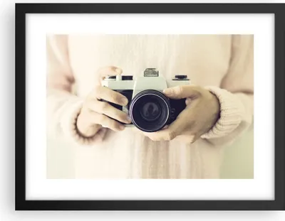 Produktbild von Gerahmtes Poster - Schwarzer Rahmen - Die Kamera Retro Fotografie - 40x30 cm - Wand Bild - Wanddeko - Wandbilder - Kunstposter - Wandposter - Bilderrahmen - Bilder - Kunstdruck - P2BAA40x30-4930