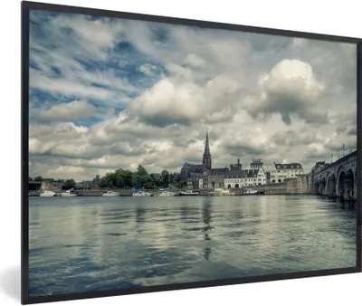 Produktbild von MuchoWow® Gerahmtes Poster Wasser - Maastricht - Wolken 90x60 cm - Poster mit Schwarzem Bilderrahmen Wandposter Rahmen Foto Bilder - Fotorahmen - Foto-Plakat