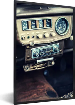 Produktbild von MuchoWow® MuchoWow® Gerahmtes Poster Oldtimer - Auto - Radio 40x60 cm - Poster mit zchwarzem Bilderrahmen - Papierdruck - Wandbilder